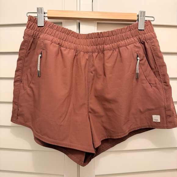 Vuori Pants - Vuori Women's Dash 3” Shorts in Warm Brown